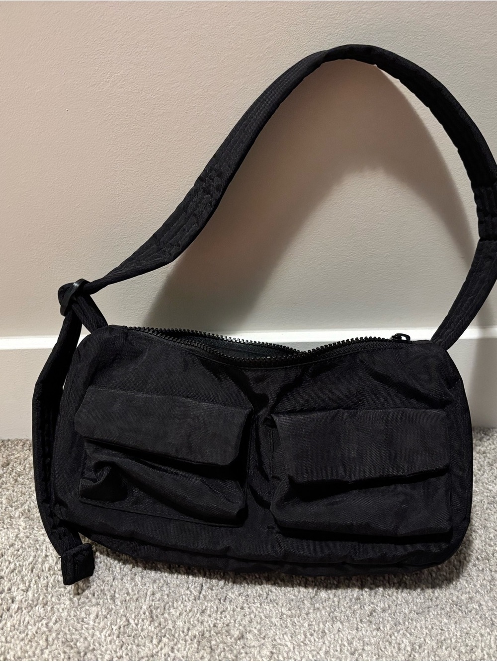 BAGGU Black Shoulder Bag with Front Utility Pockets